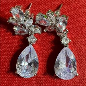 Synthetic Zircon Water Drop Shaped Earrings brand new never worn no tags